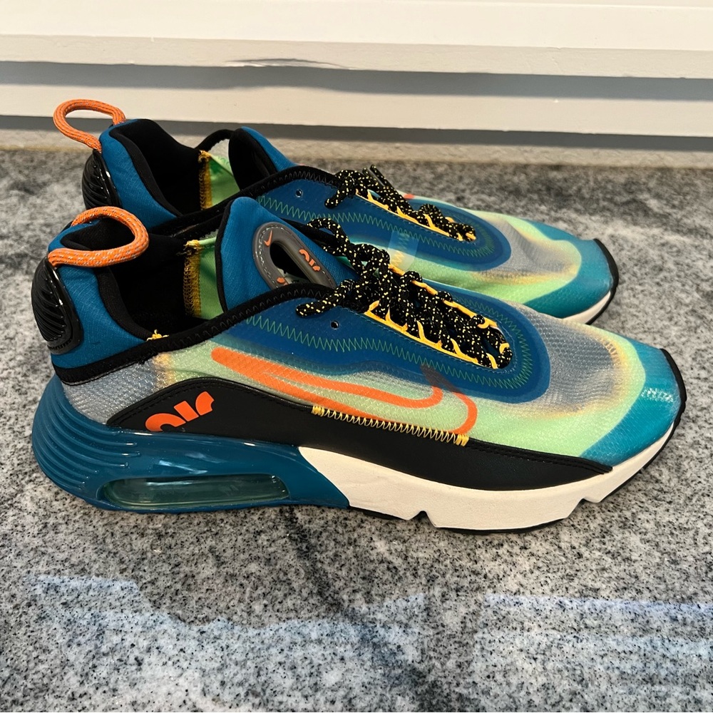 Nike Air Max 2090 Sz 9